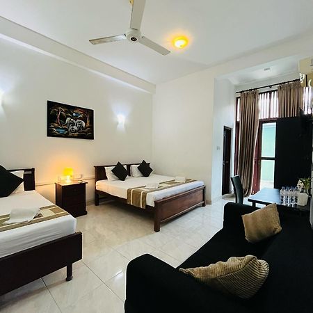 Hotel Blue Bird Negombo Eksteriør bilde