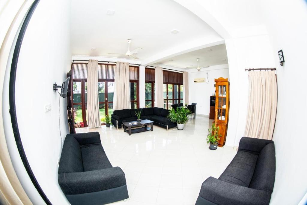Hotel Blue Bird Negombo Eksteriør bilde