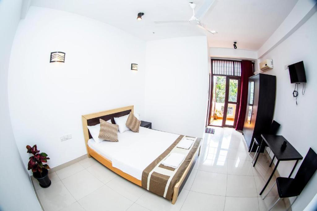 Hotel Blue Bird Negombo Eksteriør bilde