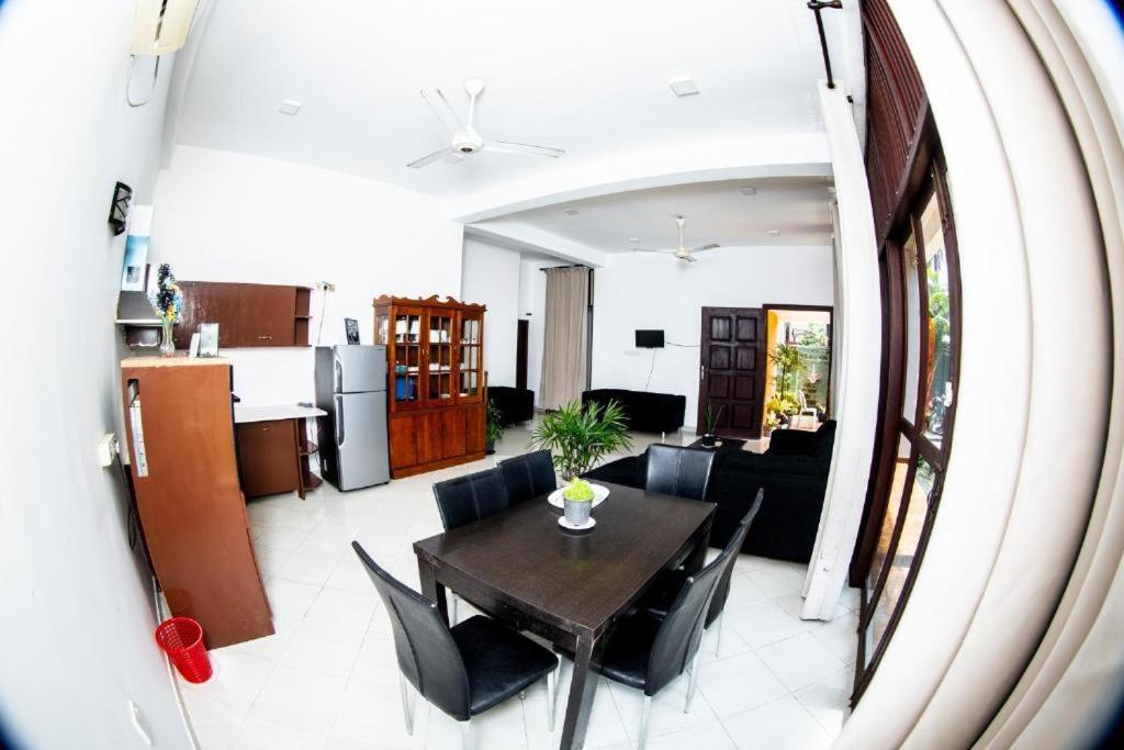Hotel Blue Bird Negombo Eksteriør bilde