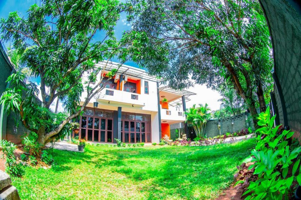 Hotel Blue Bird Negombo Eksteriør bilde