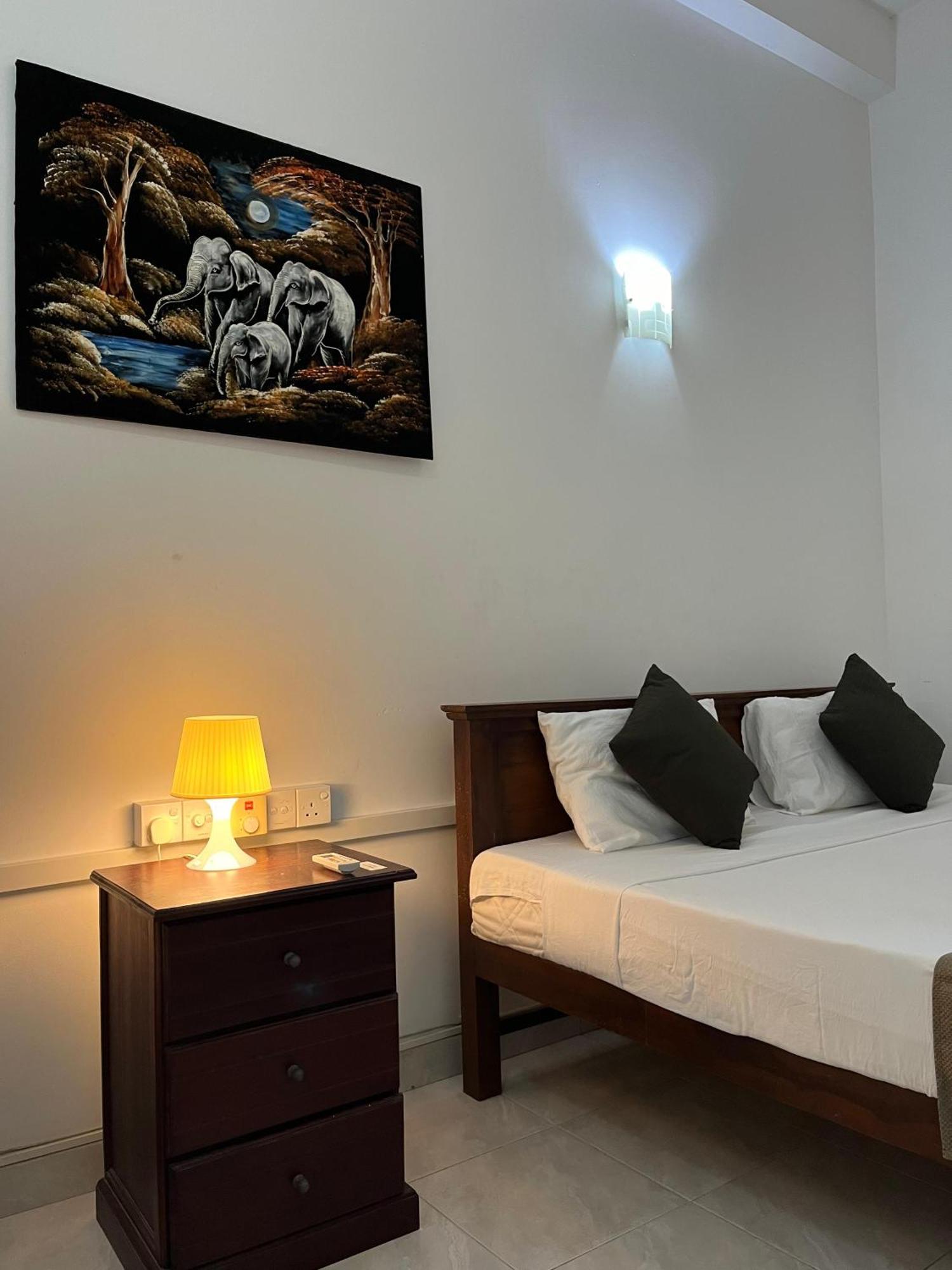 Hotel Blue Bird Negombo Eksteriør bilde