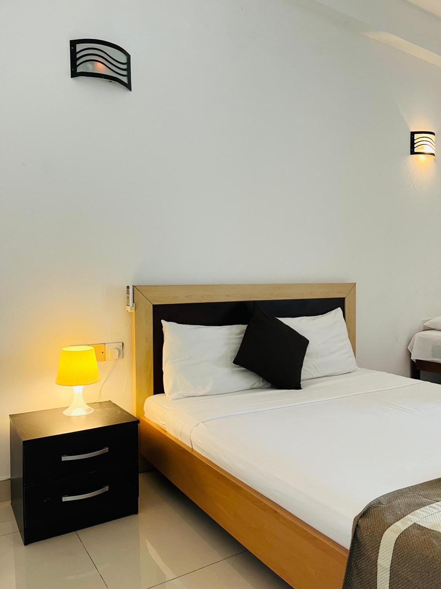 Hotel Blue Bird Negombo Eksteriør bilde